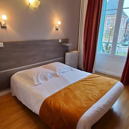 Hotel Bar Restaurant Saint Paul Verdun-sur-Meuse Bagian luar foto