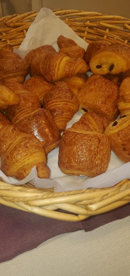 Hotel Bar Restaurant Saint Paul Verdun-sur-Meuse Bagian luar foto