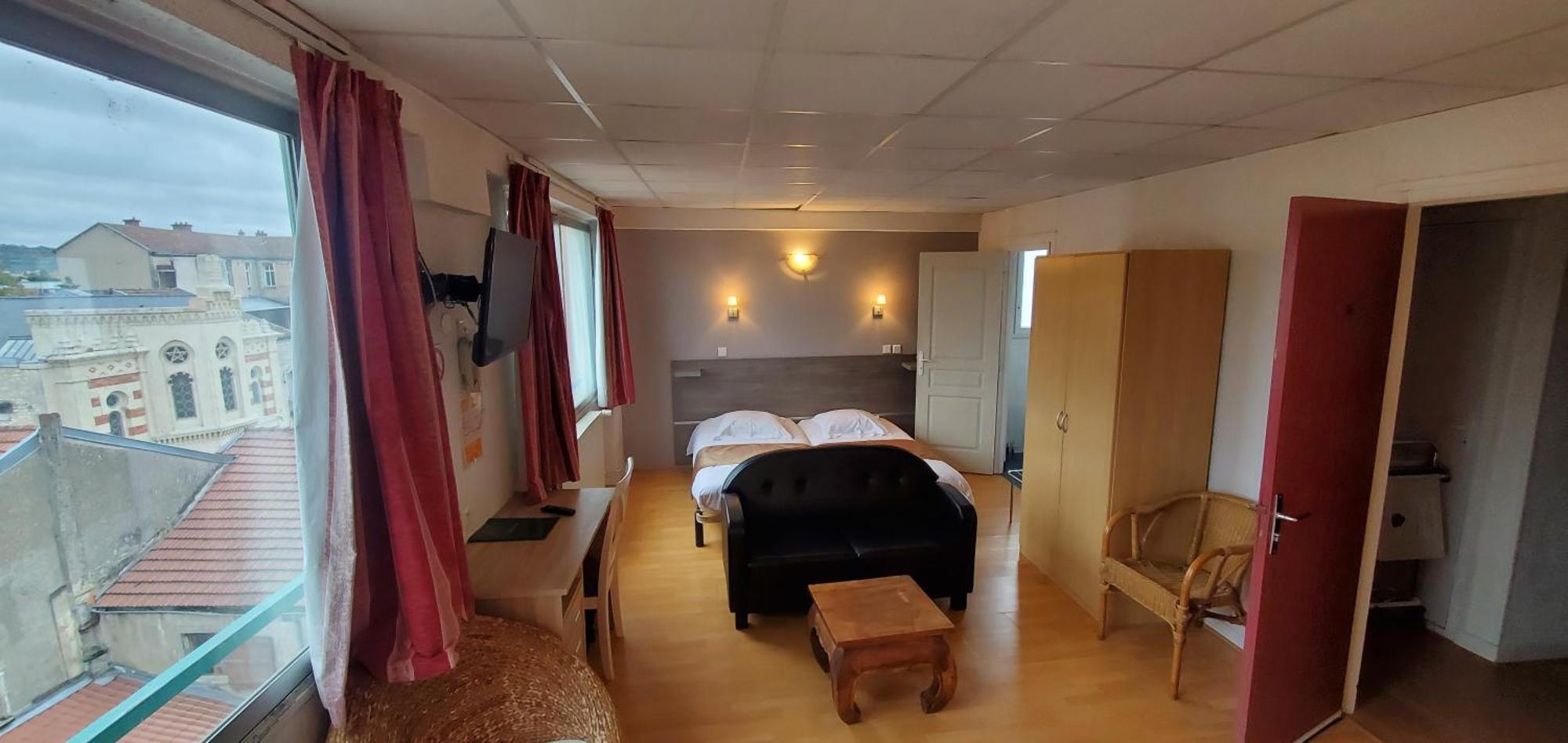 Hotel Bar Restaurant Saint Paul Verdun-sur-Meuse Bagian luar foto