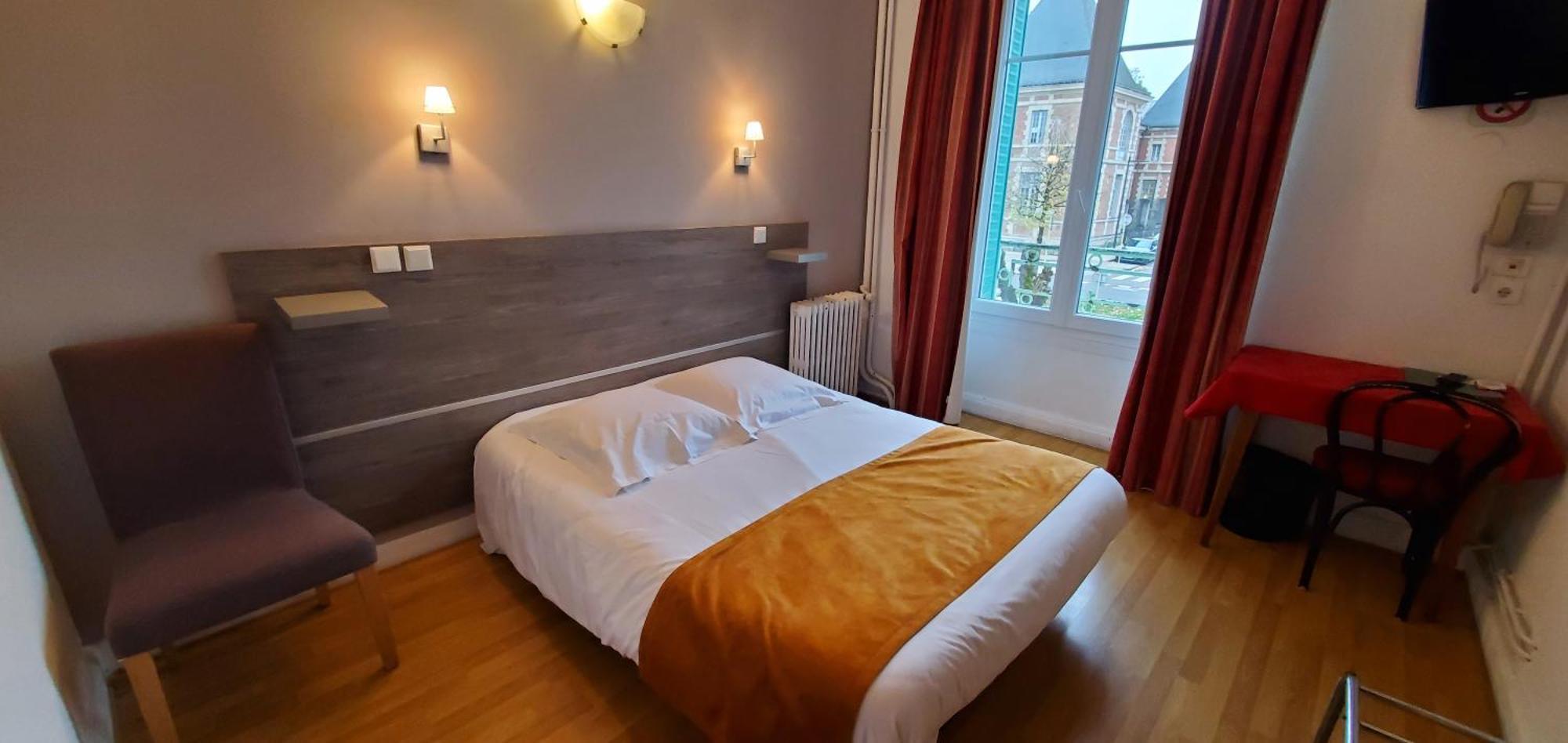 Hotel Bar Restaurant Saint Paul Verdun-sur-Meuse Bagian luar foto