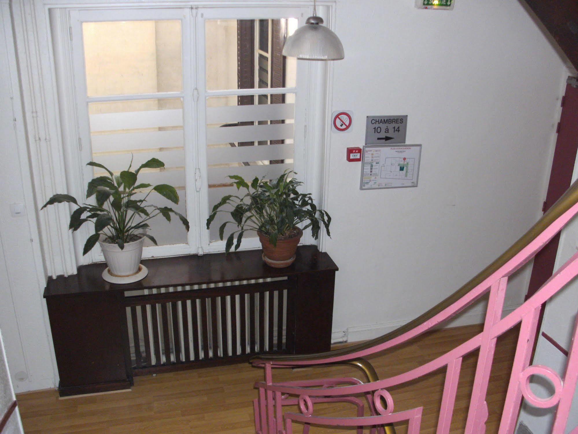 Hotel Bar Restaurant Saint Paul Verdun-sur-Meuse Bagian luar foto