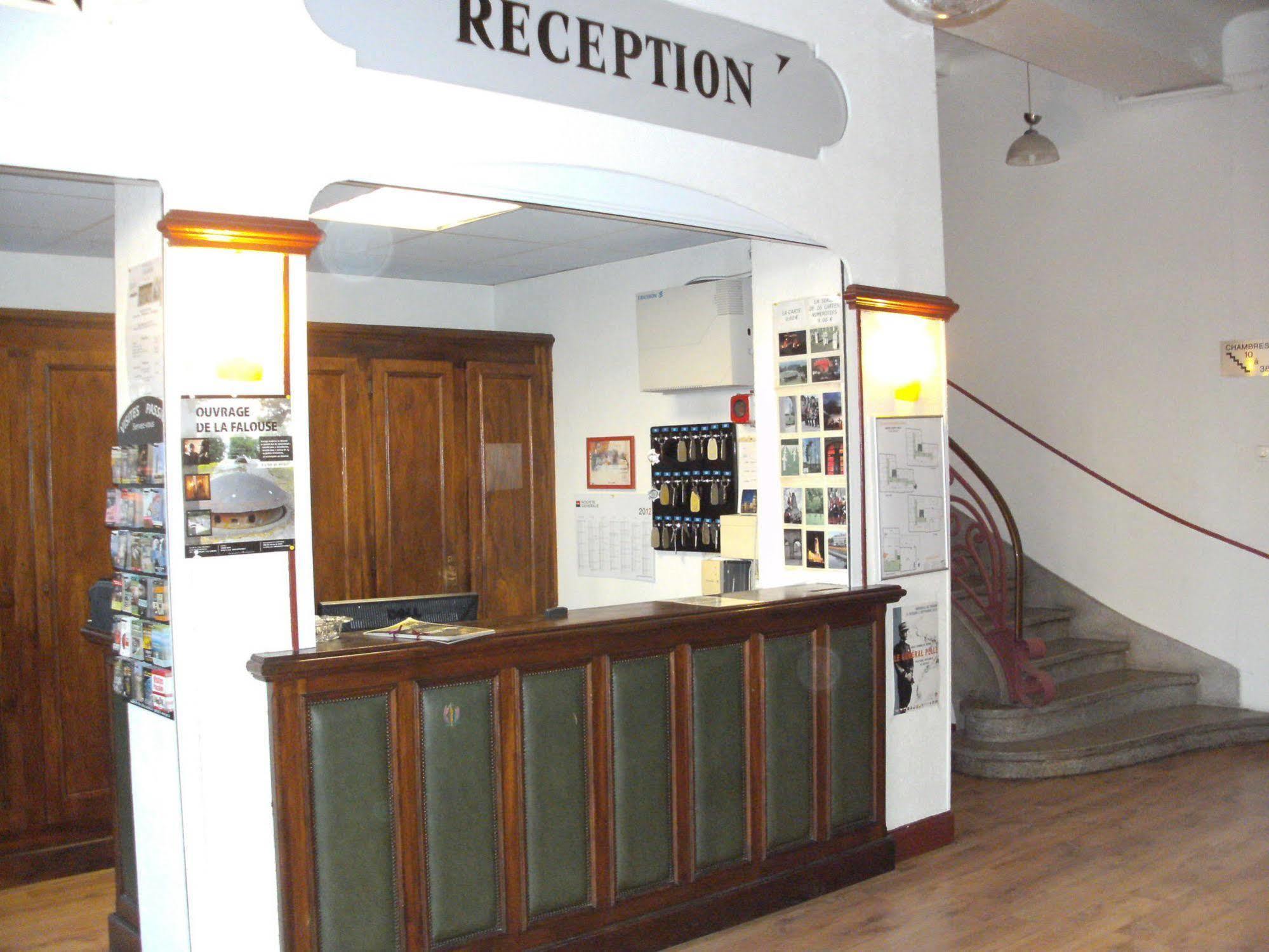 Hotel Bar Restaurant Saint Paul Verdun-sur-Meuse Bagian luar foto
