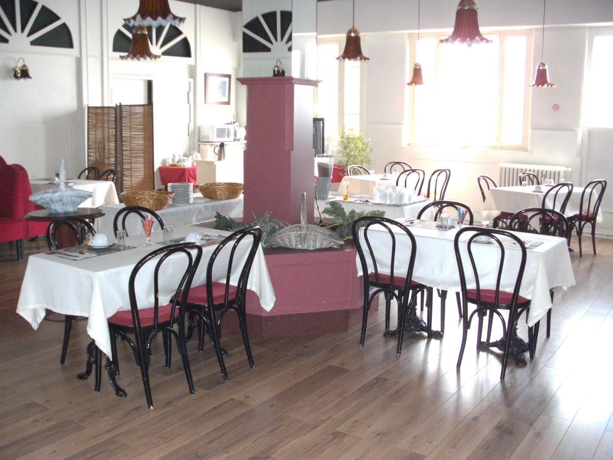 Hotel Bar Restaurant Saint Paul Verdun-sur-Meuse Bagian luar foto