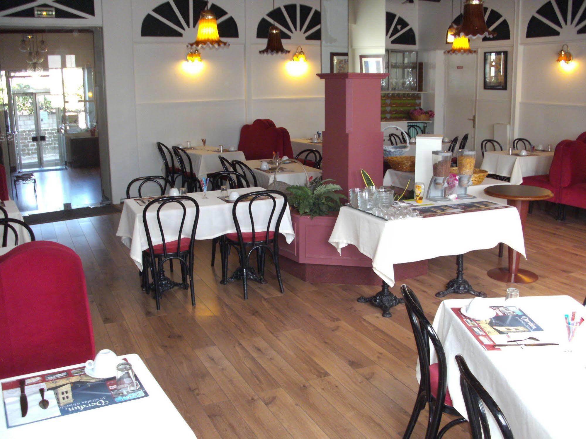 Hotel Bar Restaurant Saint Paul Verdun-sur-Meuse Bagian luar foto