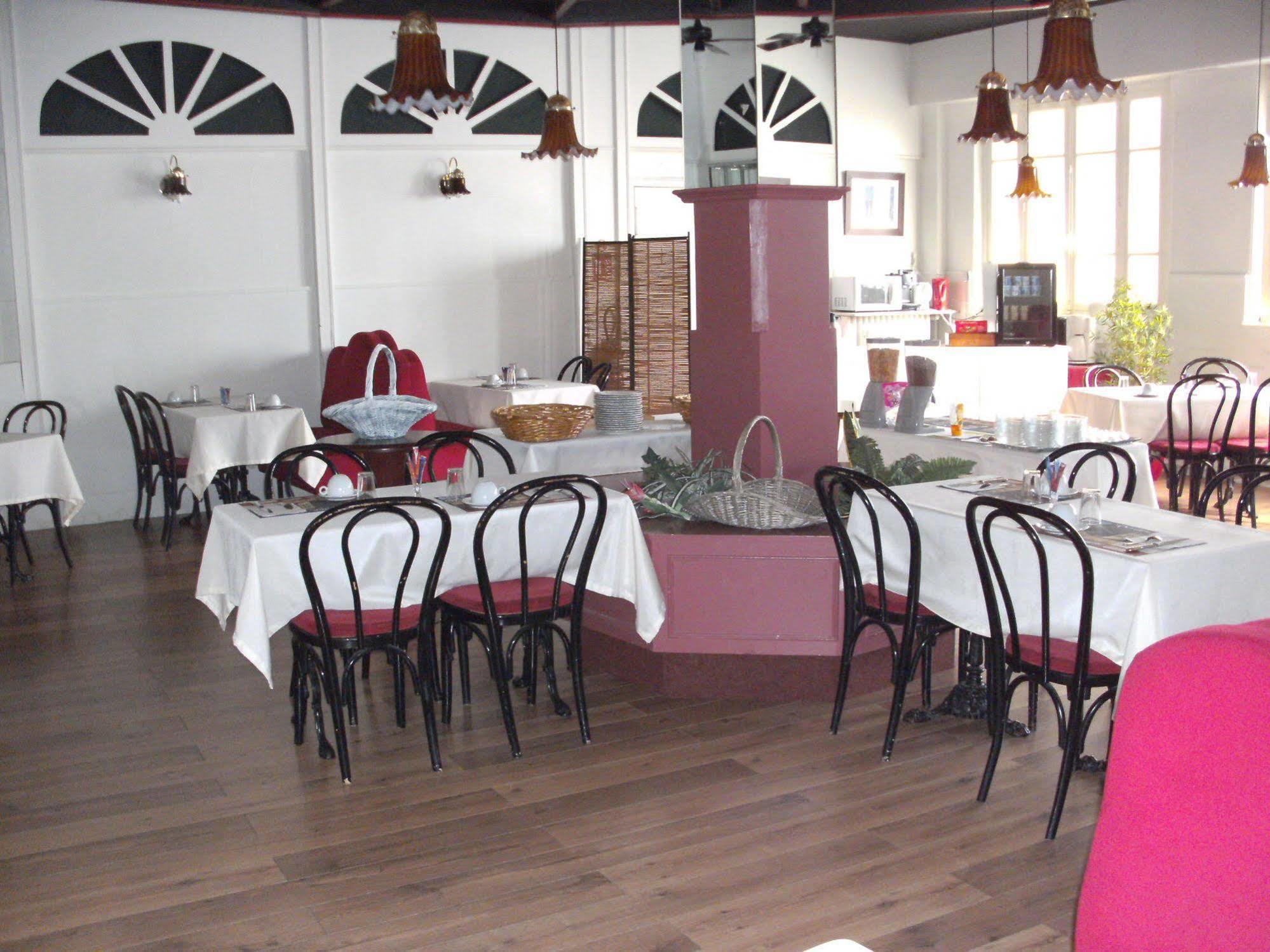 Hotel Bar Restaurant Saint Paul Verdun-sur-Meuse Bagian luar foto