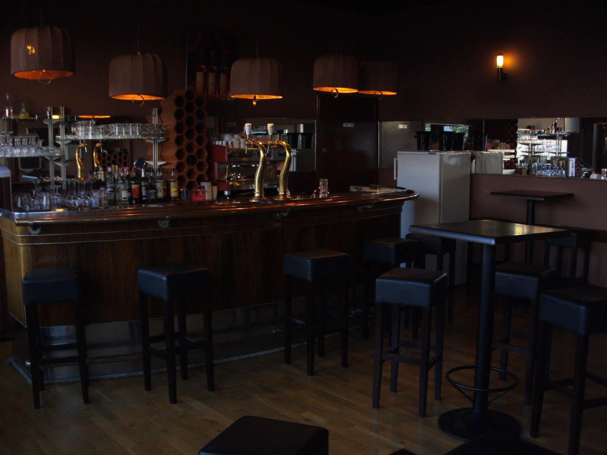 Hotel Bar Restaurant Saint Paul Verdun-sur-Meuse Bagian luar foto